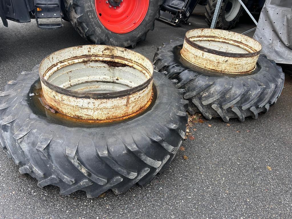  LEVIKEPYÖRÄT 20.8-42 Dual wheels