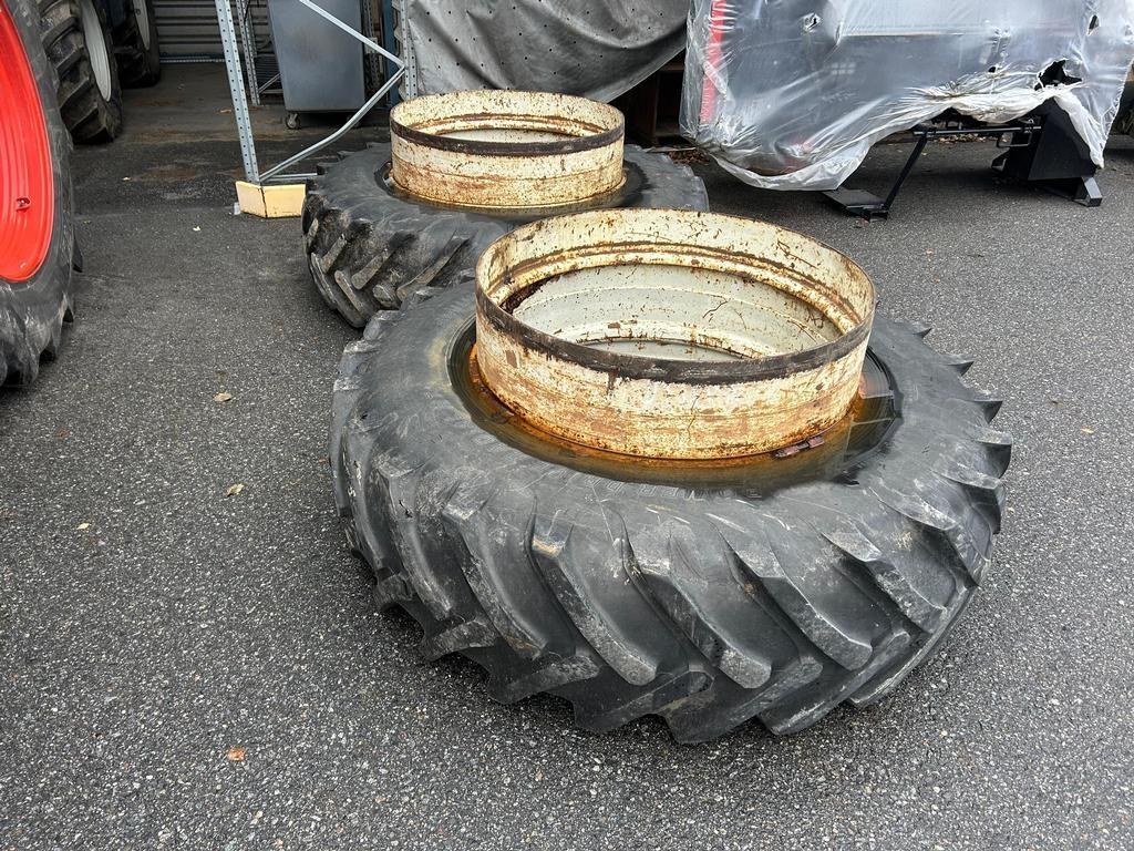  LEVIKEPYÖRÄT 20.8-42 Dual wheels