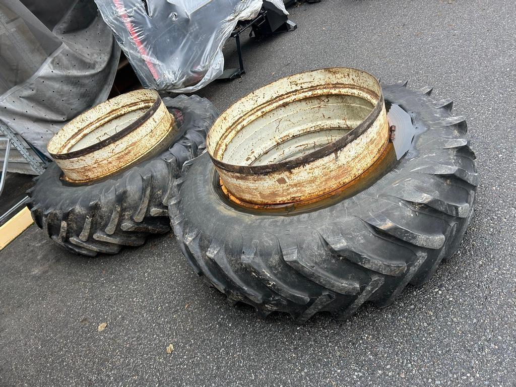  LEVIKEPYÖRÄT 20.8-42 Dual wheels