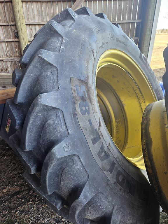  LEVIKEPYÖRÄT PARIPYÖRAT 520/85R38 Pneumatici, ruote e cerchioni