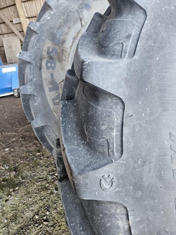  LEVIKEPYÖRÄT PARIPYÖRAT 520/85R38 Pneumatici, ruote e cerchioni