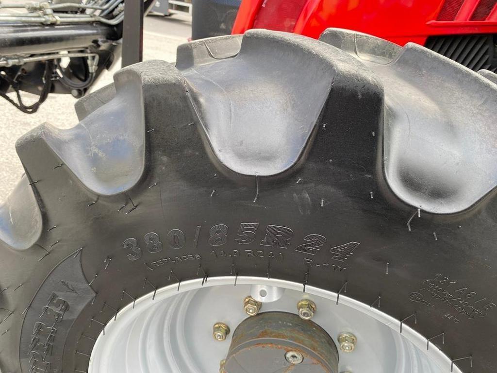 Massey Ferguson 5610 DYNA 4 Tractors