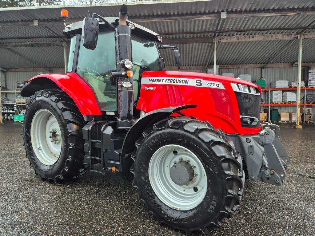 Massey Ferguson 7720 S KÄÄNTYVÄ PENKKI Tractors