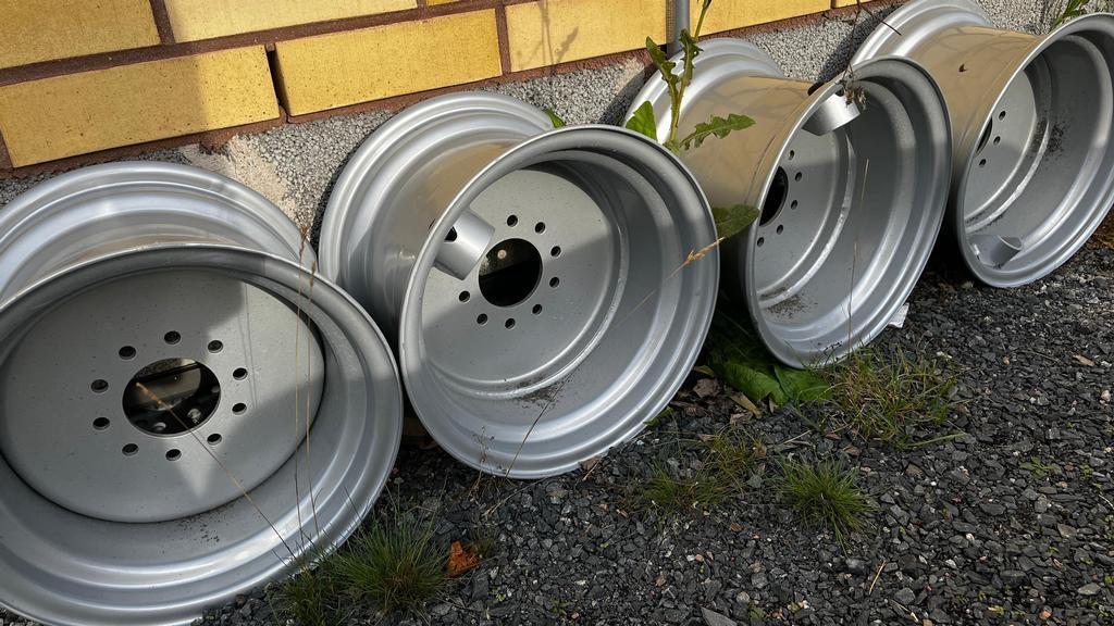  PIENKUORMAAJAVARUSTEET AVANT VANTEET W10X15 SRJ Altri macchinari per caricamento e scavo
