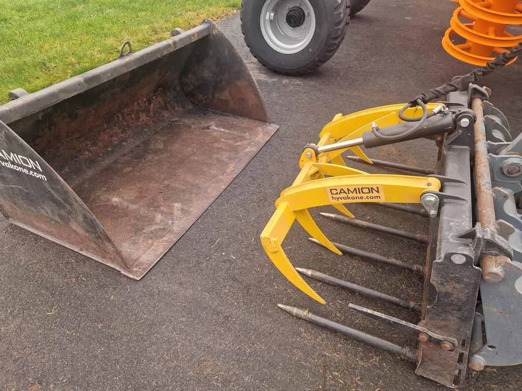  PIENKUORMAAJAVARUSTEET GIANT REHUPIHTI JA KAUHA Other loading and digging and accessories