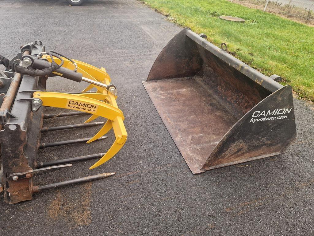  PIENKUORMAAJAVARUSTEET GIANT REHUPIHTI JA KAUHA Other loading and digging and accessories