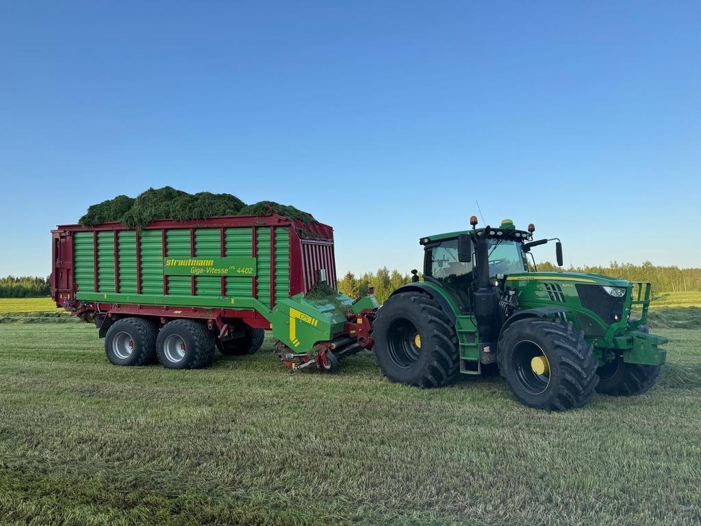 Strautmann GIGA VITESSE 4402 Selvlæssende vogne