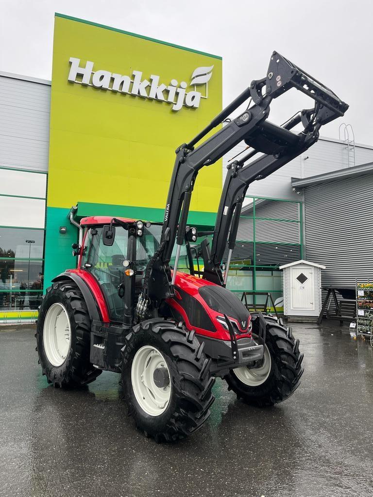Valtra G 105 + G4 ETUKUORMAIN Trattori