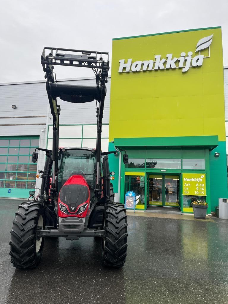 Valtra G 105 + G4 ETUKUORMAIN Trattori