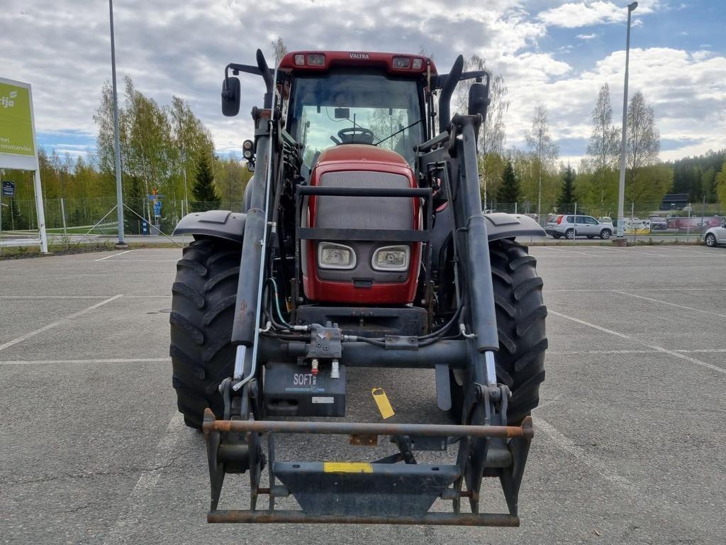 Valtra M130+EK QUICKE Q970 Trattori