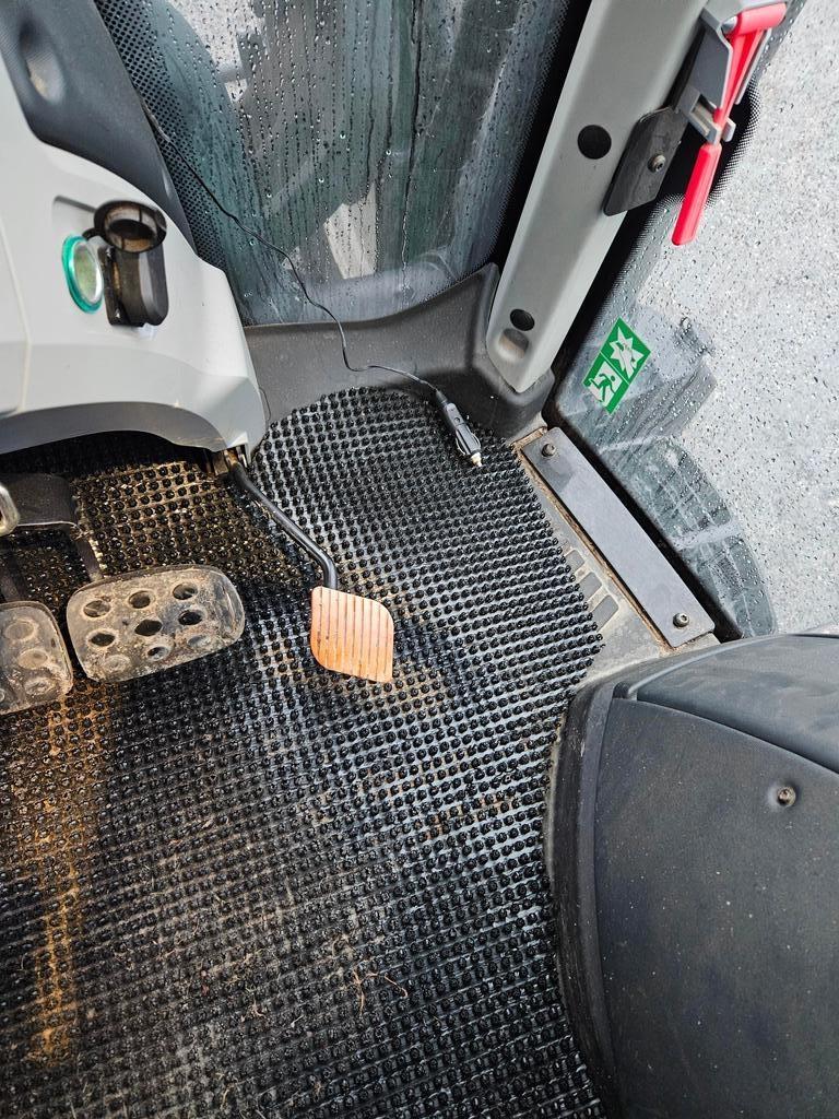 Valtra N134 VERSU+VALTRA G5M EK Tractors