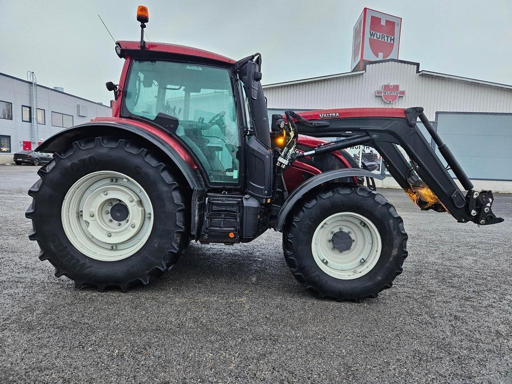 Valtra N134 VERSU+VALTRA G5M EK Tractors