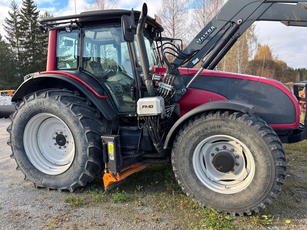 Valtra T 151 ADVANCE Tractors