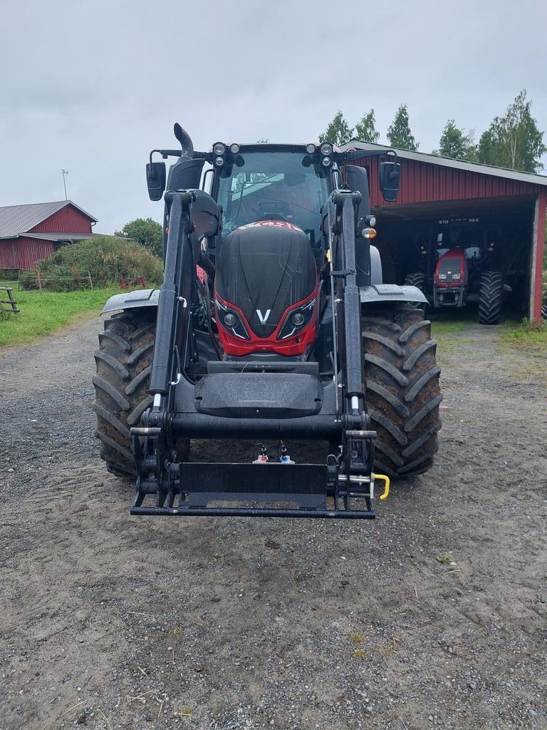Valtra T144 HITECH5, ÅLÖ 6M Trattori