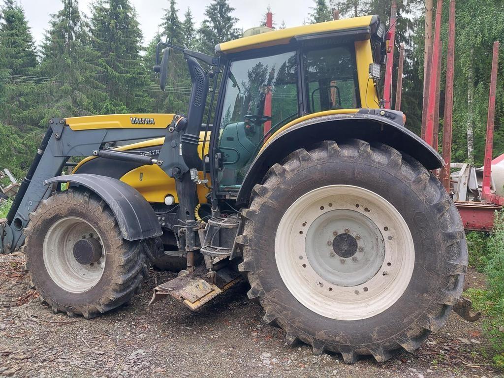 Valtra T171 ADVANCE + ÅLÖ 75 Trattori