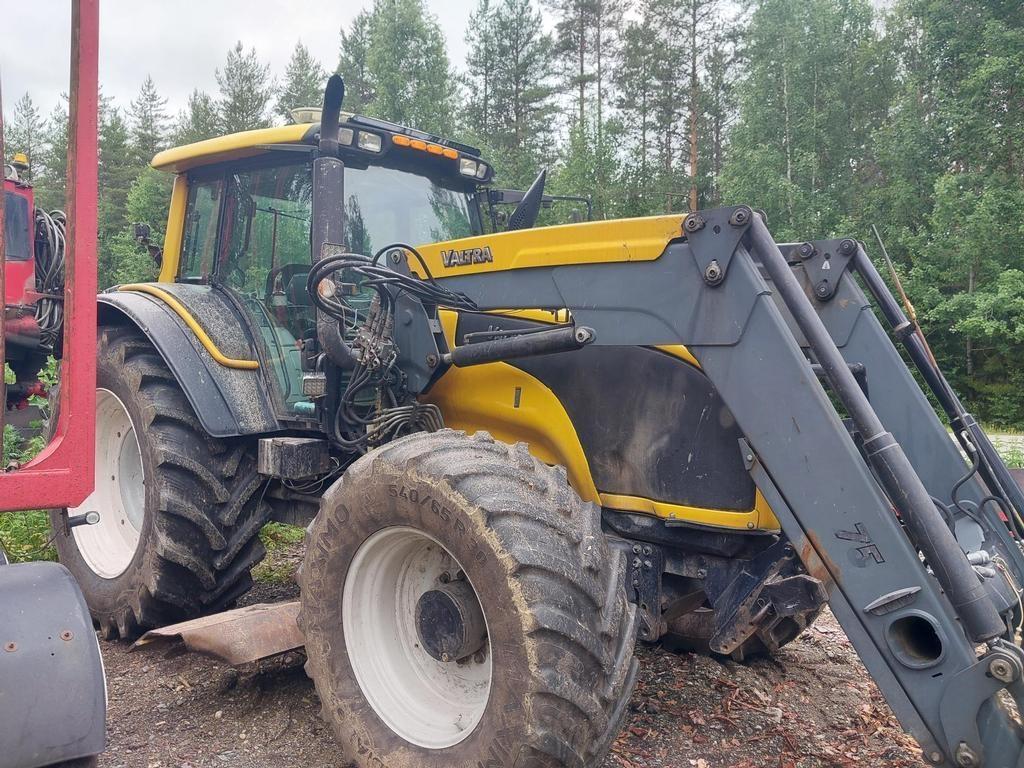 Valtra T171 ADVANCE + ÅLÖ 75 Trattori