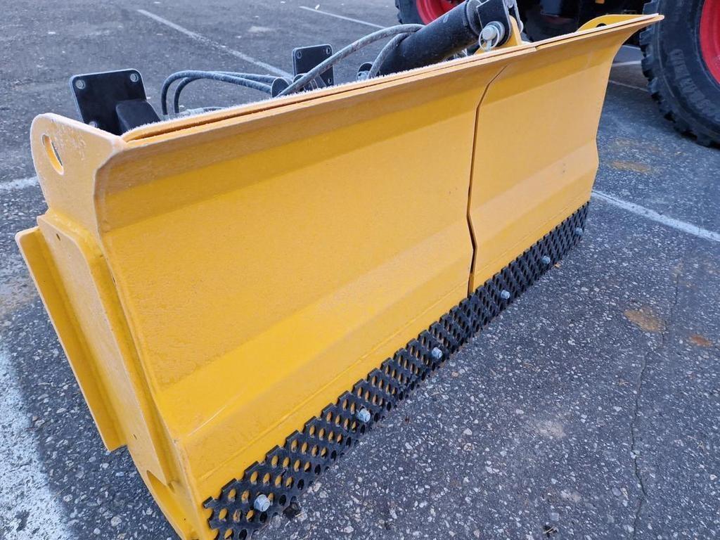  ZOOM AURA Schneeschilde und -pflüge