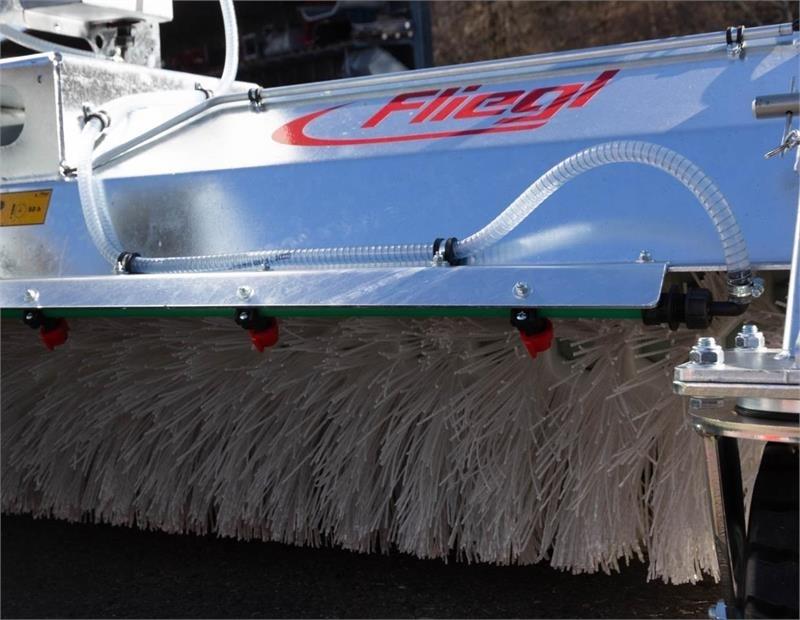 Fliegl SPRØJTE SYSTEM MED 120 L TANK Spazzatrici