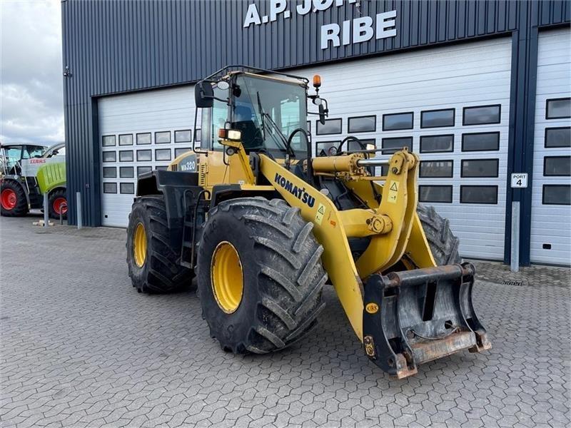Komatsu WA320-5 Pale gommate