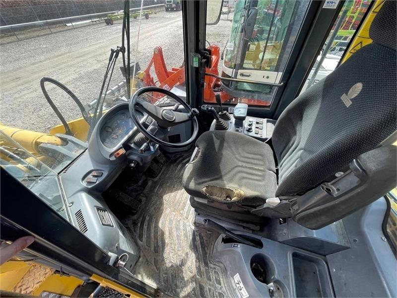 Komatsu WA320-5 Pale gommate