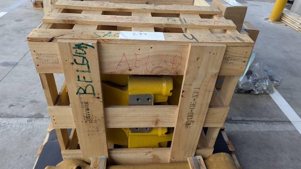 Komatsu IDLER ASSY 14X-30-00436 Tracks, chains and undercarriage