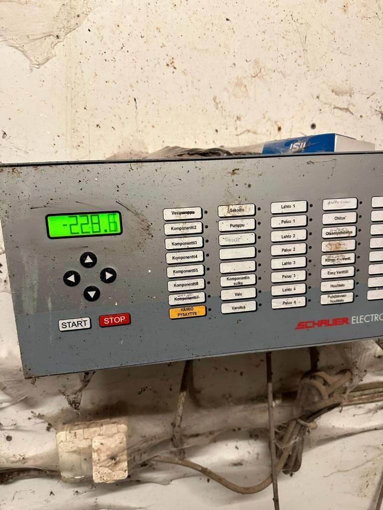  Liemiruokkija SCHAUER 40 venttiiliä,2 säiliötä ym  Sonstige Landmaschinen