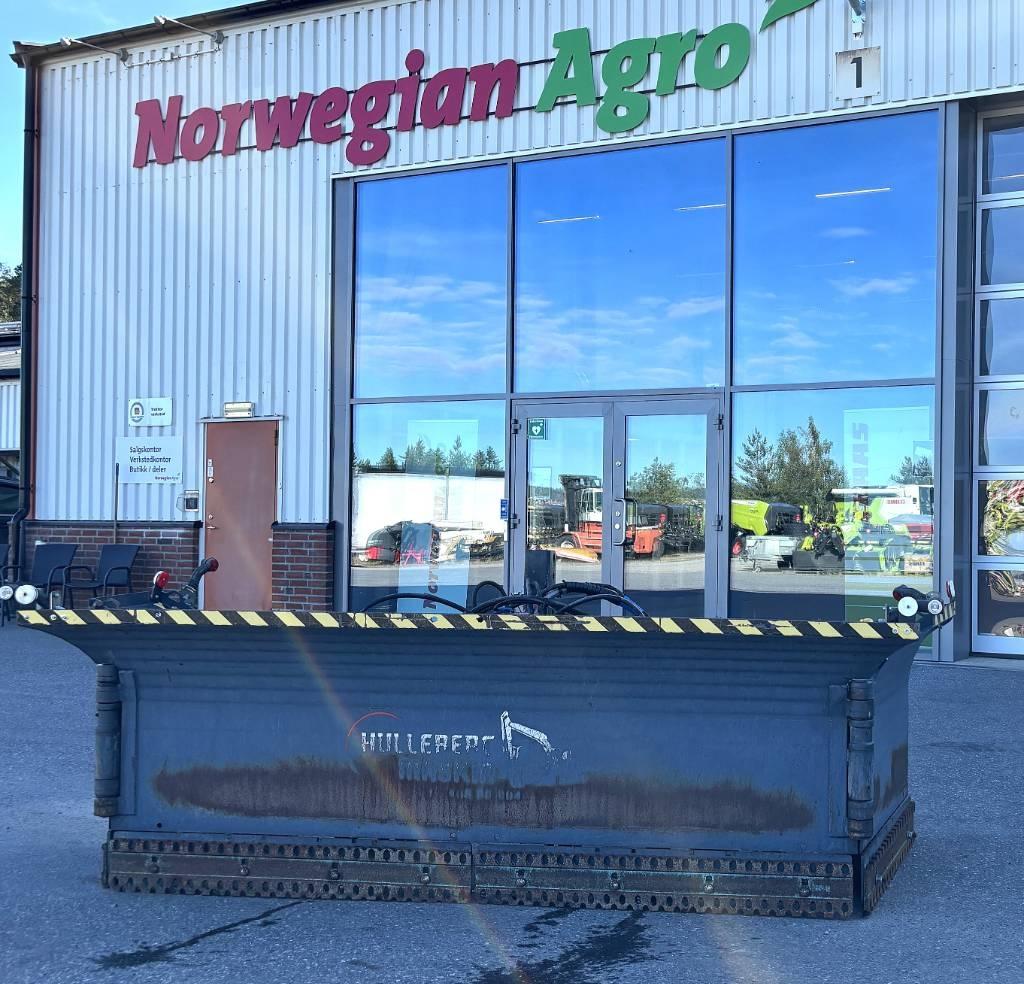 Stark UAR4200/2400 Snow blades and plows