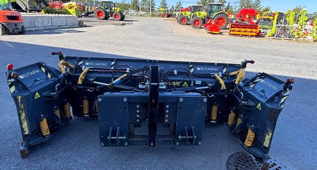 Stark UAR4200/2400 Snow blades and plows