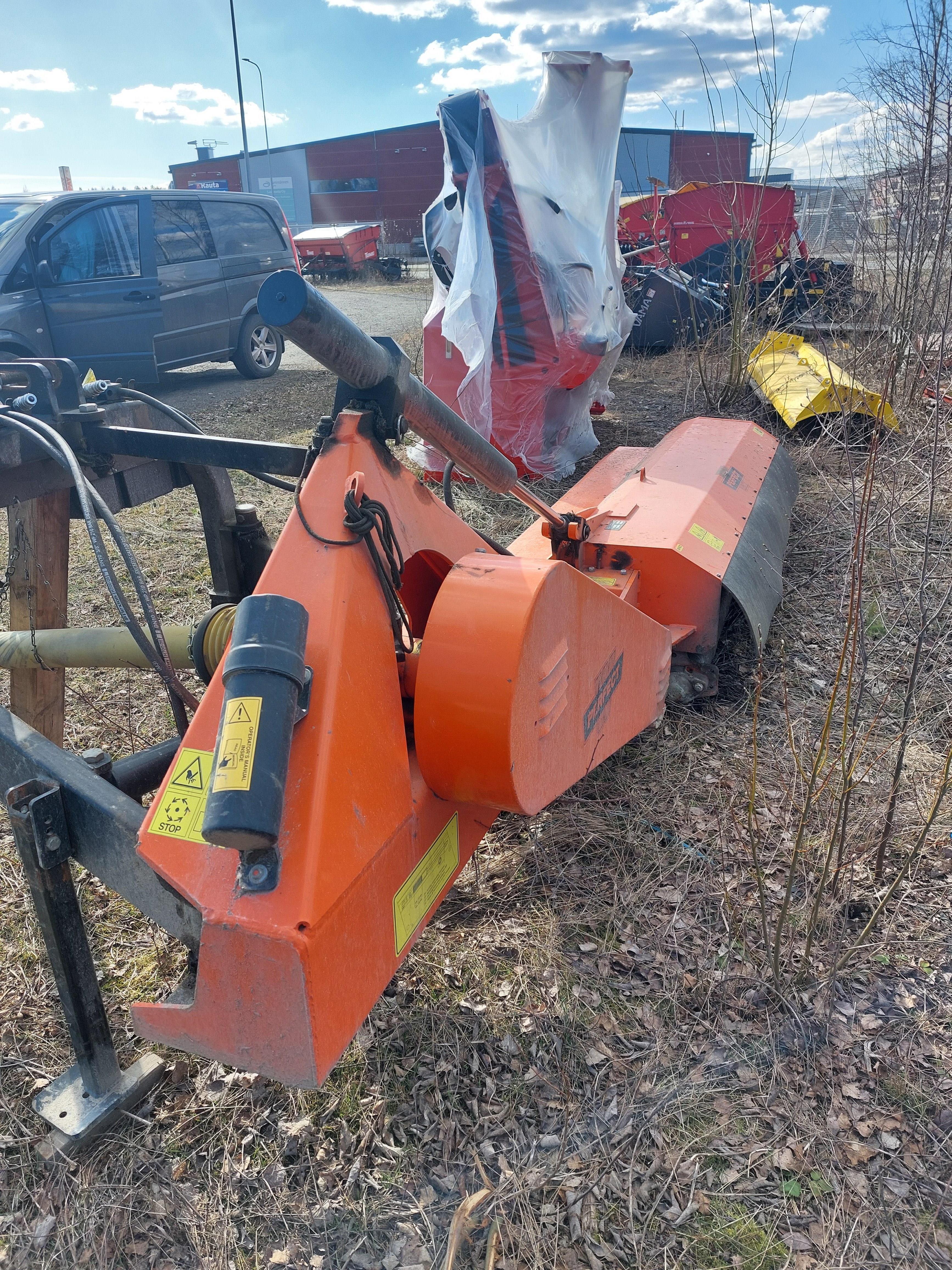 Perfect 240 piennarmurskain Pasture mowers and toppers