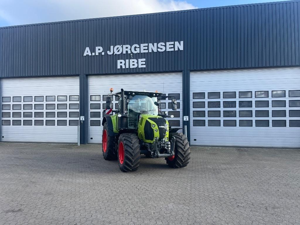 CLAAS Arion 550 Cmatic Trattori