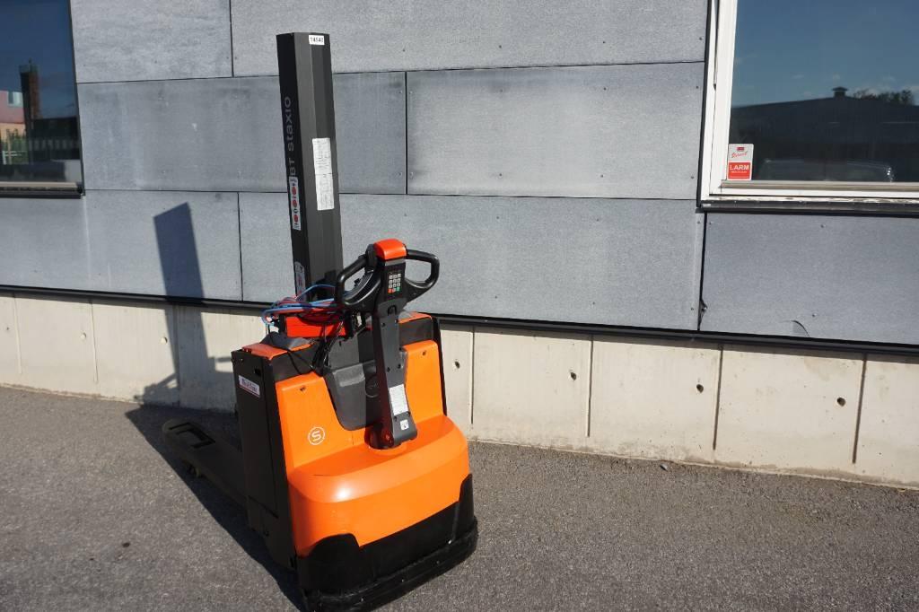 Toyota SWE080L Gaffelstabler med gående fører
