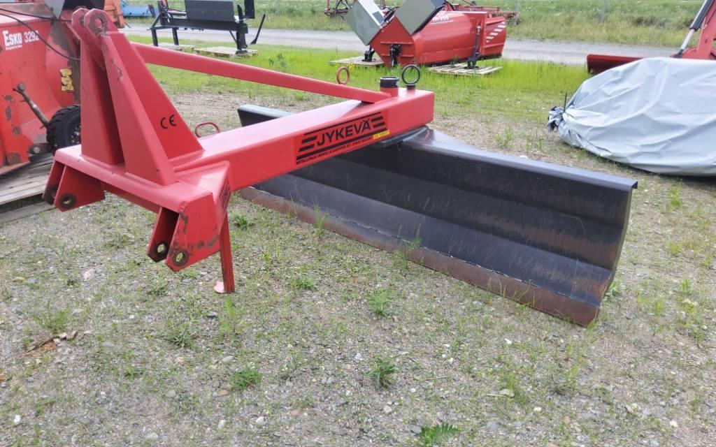 Jykevä J250 Rastras para caminos