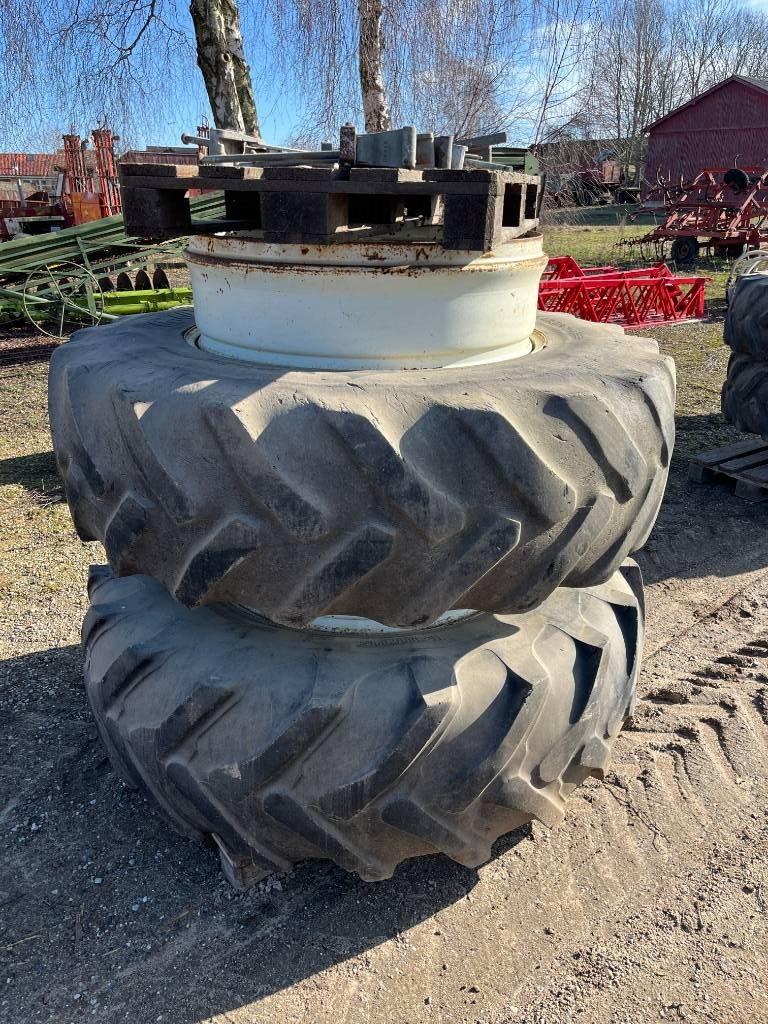 Goodyear 20.8-38 Tyres, wheels and rims