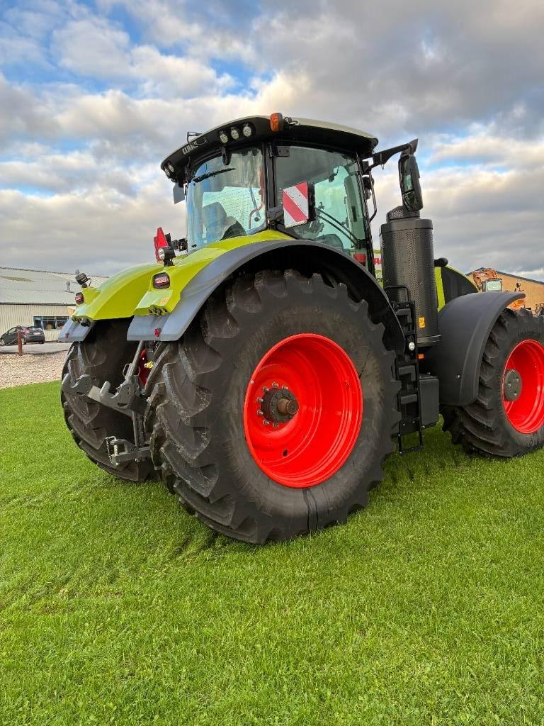 CLAAS AXION 960 Tractors