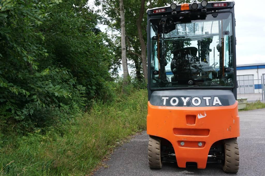 Toyota 8FBMT35 Electric forklifts