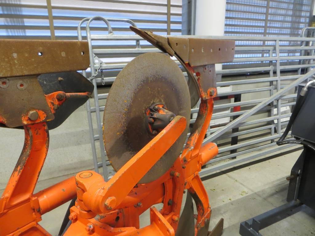 Kuhn Master 102 Reversible ploughs