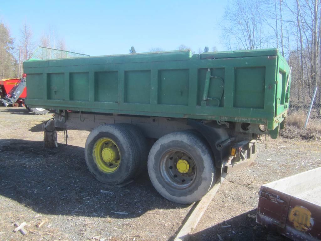 Maansiirtovaunu Volvon alustasta tehty Rimorchi ribaltabili