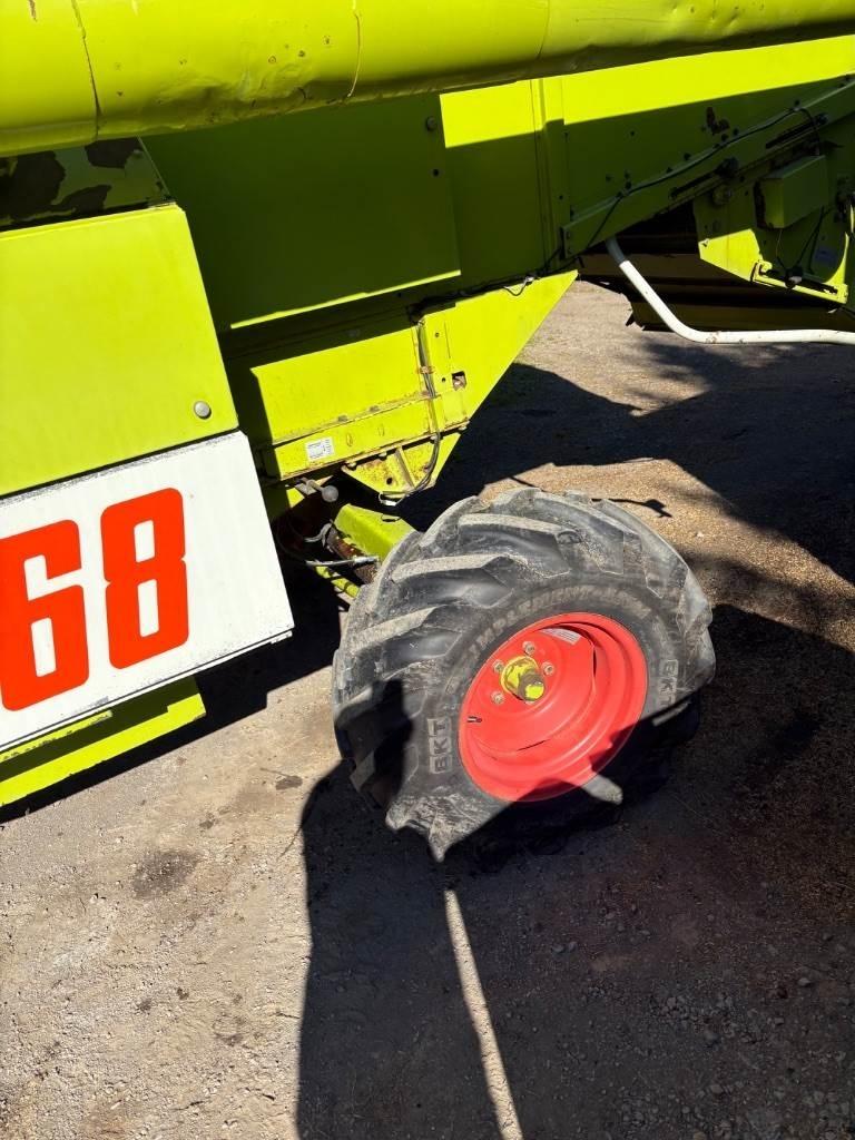 CLAAS Dominator 68 Mietitrebbiatrici