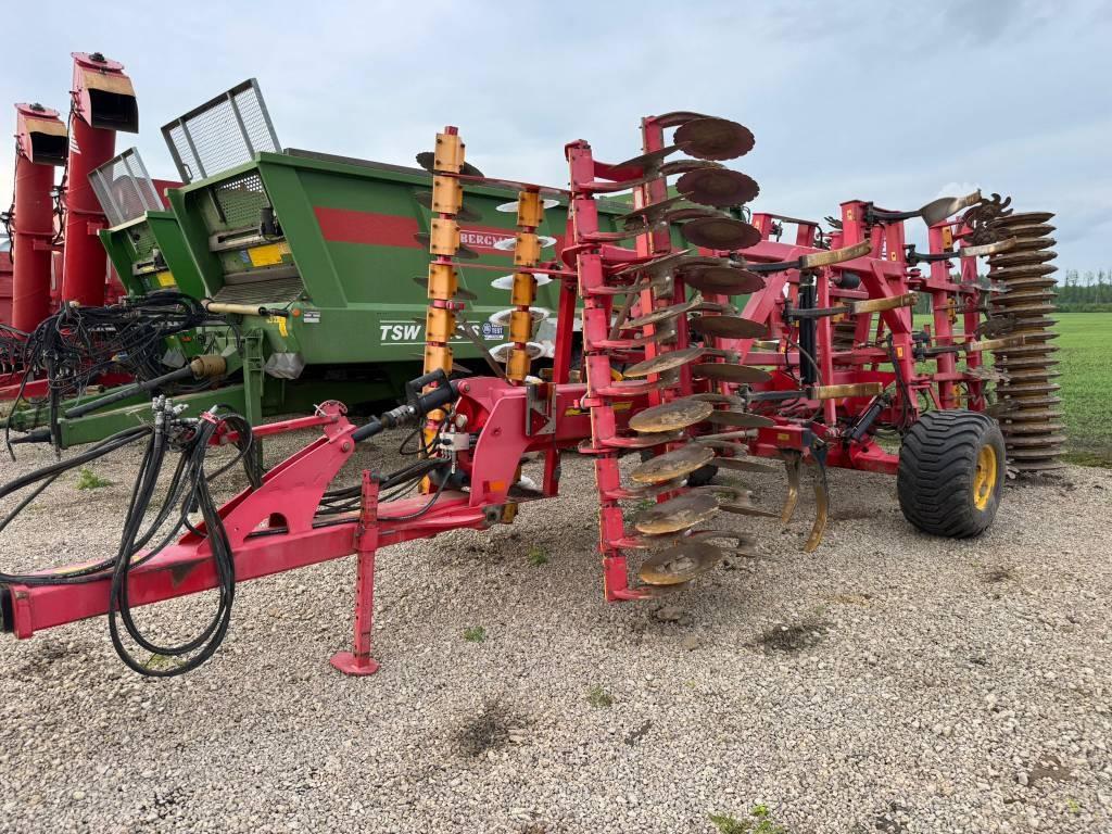 Väderstad Topdown500 Cultivators