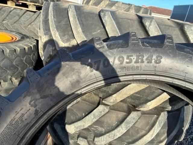 BKT 270/95R48 Däck, hjul och fälgar