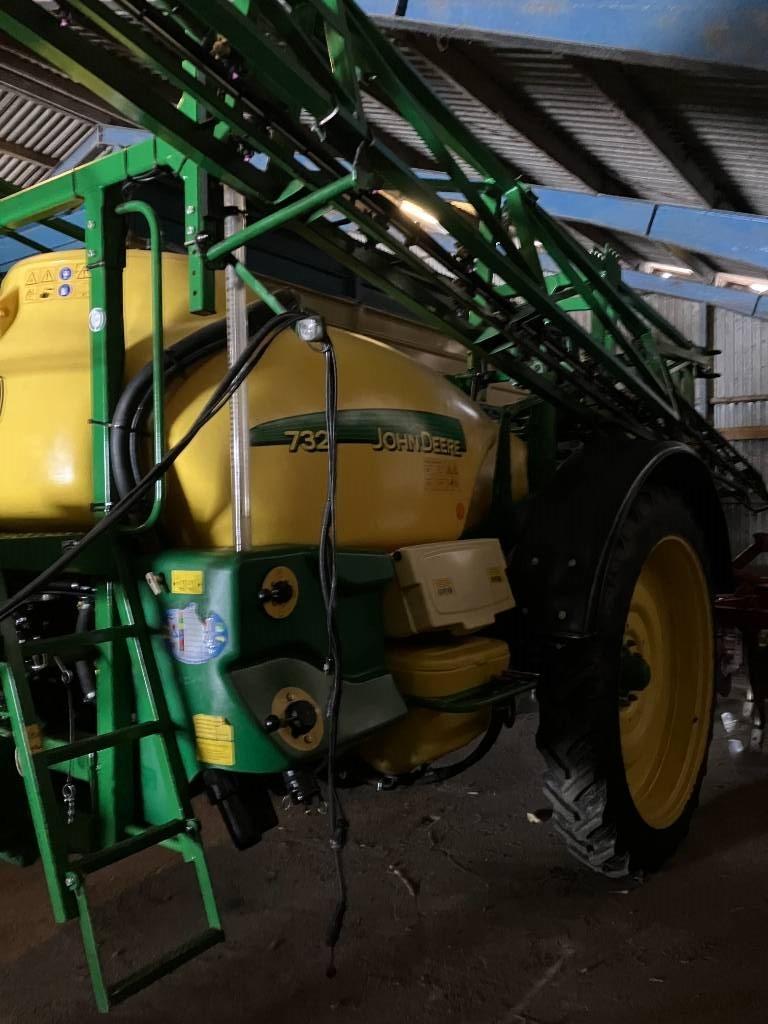 John Deere 732 Anhängespritzen