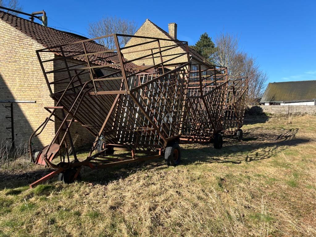 Egebjerg Halmvogne Bale trailers