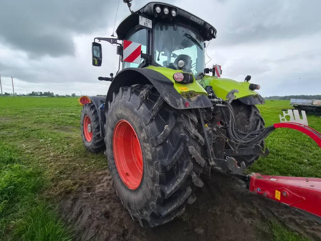 CLAAS Axion 850 Traktori