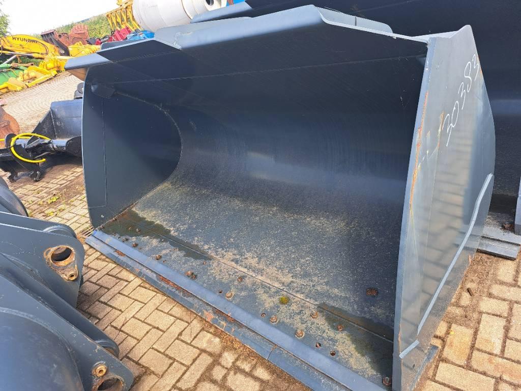 Hyundai HL960 Buckets