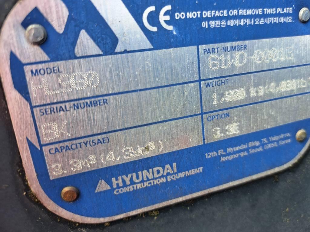 Hyundai HL960 Buckets