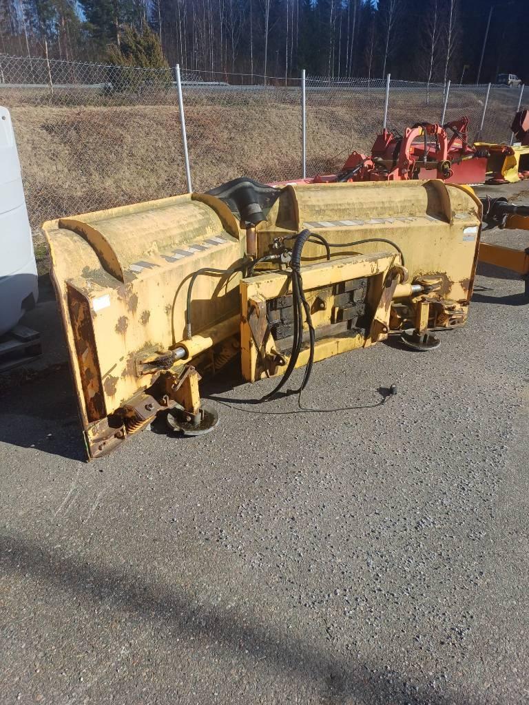 Rote Nivelaura 320 Schneeschilde und -pflüge