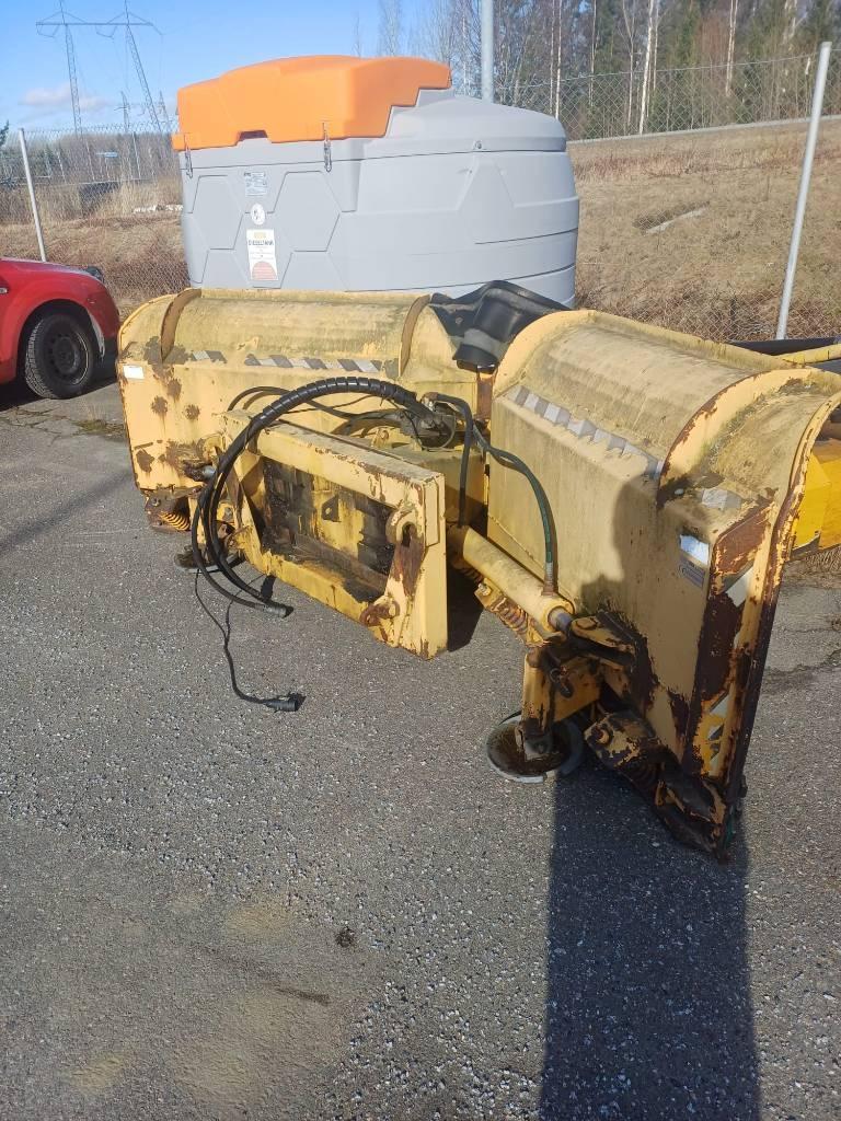 Rote Nivelaura 320 Schneeschilde und -pflüge