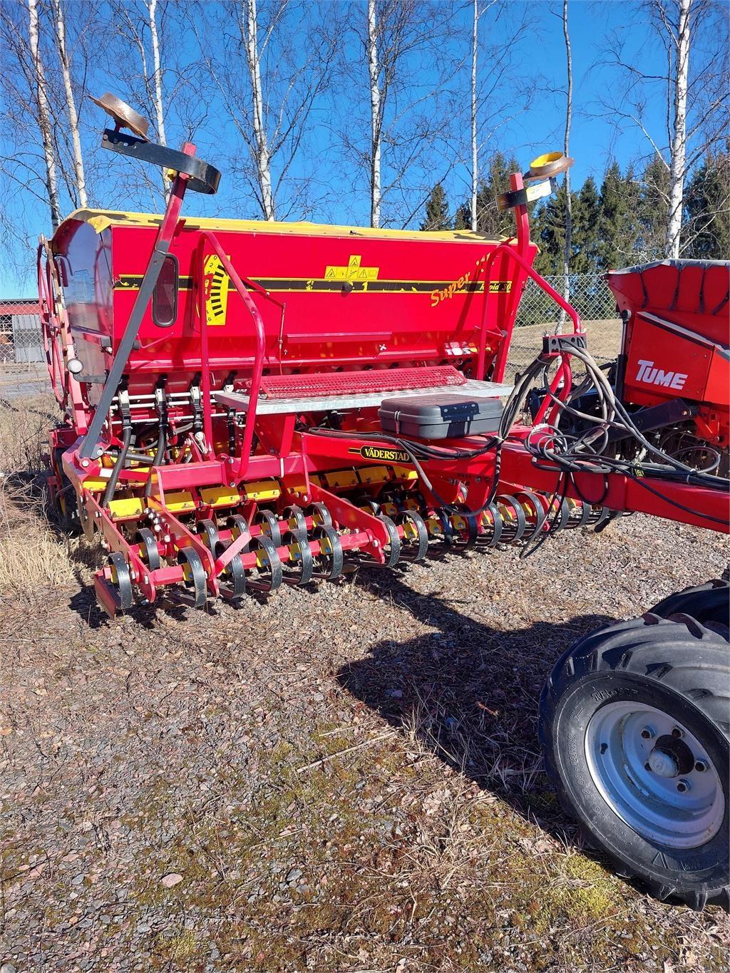 Väderstad Rapid300C Drillmaschinenkombination