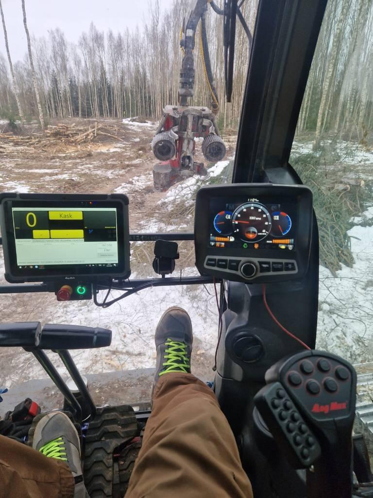 Hyundai Robex 145 LCR-9 A Harvester head LogMax 4000B Crawler excavators