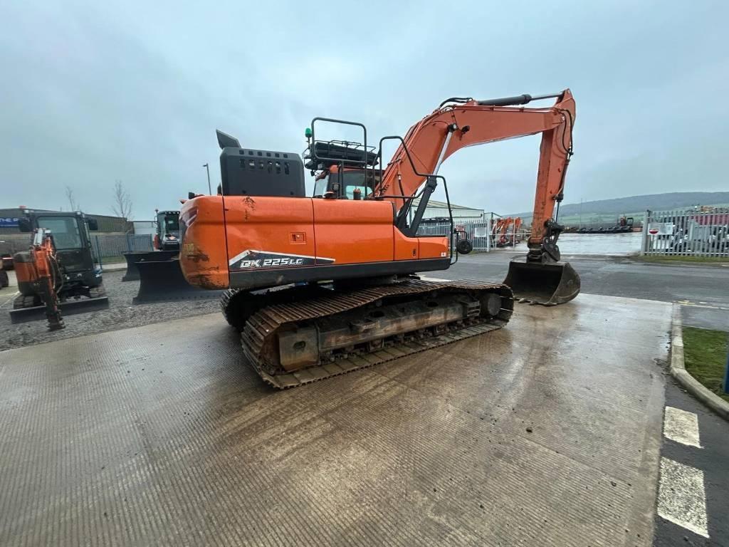 Doosan DX 225 - 7 Crawler excavators